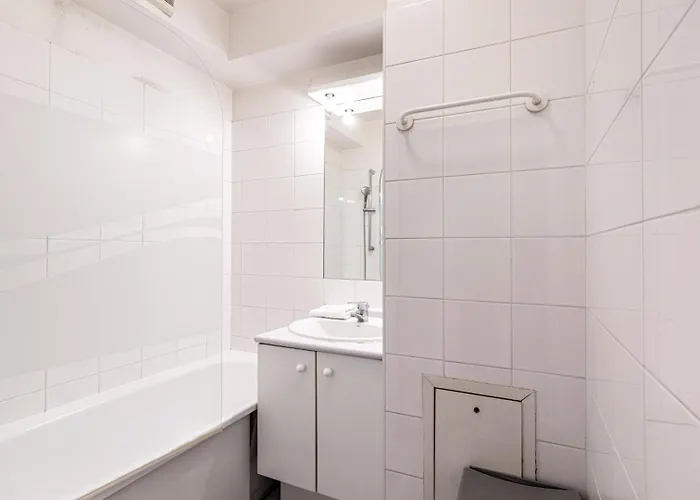 Апартаменты Guestready - Comfortable In The 19th Arr. *